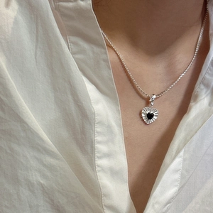 S925 sterling silver necklace featuring a black zircon heart pendant with ray texture