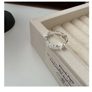 Macro shot of S925 sterling silver ring with vertical ribbed geometric pattern