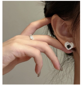 Detail showing S925 sterling silver heart earring with black zircon and textured ring