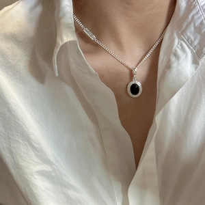 S925 sterling silver black agate necklace with vintage engraved scroll pattern on pendant