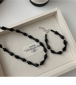 Detail of s925 silver necklace and bracelet set with black onyx water drop beads