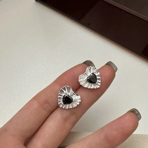 S925 Sterling Silver Heart Stud Earrings For Women Vintage Pleated Texture Black Zirconia Minimalist Fashion Jewelry Gift