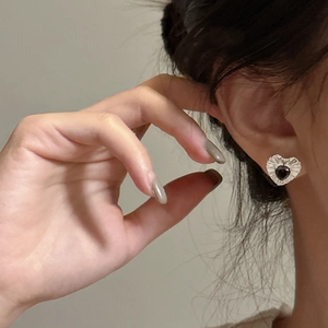 S925 sterling silver heart earrings with black zircon and radiant textured finish