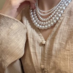 Elegante collana di perle multistrato in argento S925 con perle bianche lucide stratificate