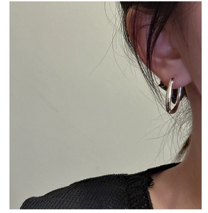 Close-up of a model wearing minimalist silver S925 geometric hoop earrings