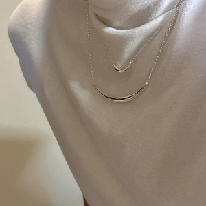 Minimalist S925 sterling silver double-layered necklace with curved bar pendant