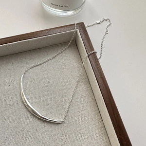 Minimalist S925 sterling silver smile necklace with a frosted curved bar pendant