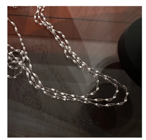 Detailed close-up of S925 sterling silver water-wave chain showing twisted texture