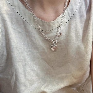 Collar minimalista de plata S925 con cierre OT y colgante de corazón grabado lucky
