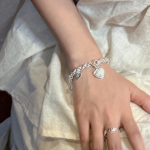Pulsera de plata S925 con cierre de palanca, colgantes de corazón y anillo con letra