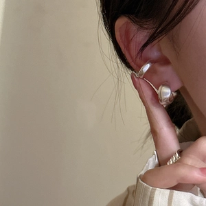 Elegante set con polsino per orecchio e anello largo in argento S925 stile minimal