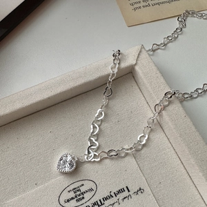 Collier en Argent Sterling 925 avec Cœur en Zirconia pour Femme Design de Niche Minimaliste Chaîne à Cœurs Bijoux de Mode Cadeau
