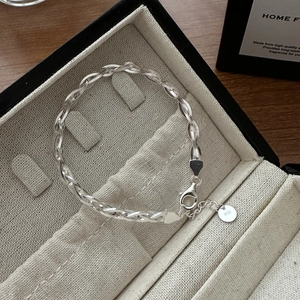 Minimalist S925 sterling silver woven twist chain bracelet with lobster clasp closure