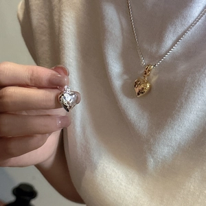 Collana con pendente a cuore martellato in argento sterling S925 tonalità oro e argento
