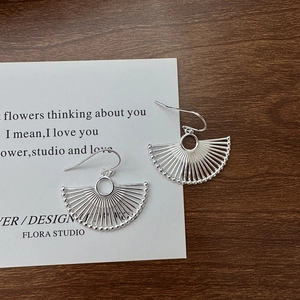 S925 sterling silver fan shaped openwork earrings with a vintage minimalist design