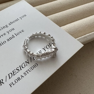 Unregelmäßiger S925 Sterlingsilber Ring mit organischer Textur im minimalistischen Stil