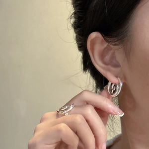 Minimalist S925 sterling silver set featuring spiral snail-shaped earrings and curved ring