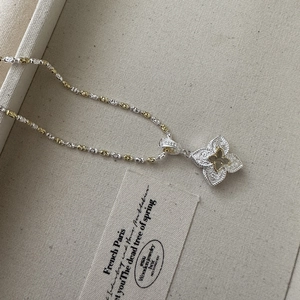 S925 sterling silver vintage four-leaf clover pendant with intricate gold and silver texture