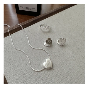 Macro detail of S925 sterling silver heart jewelry set with expectation future engraving