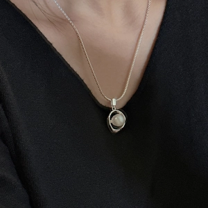 Minimalist S925 sterling silver necklace with pearl pendant in metal orbit design
