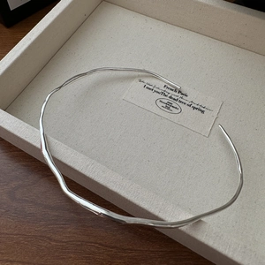 Minimalist S925 sterling silver collar necklace with liquid wave texture and irregular design