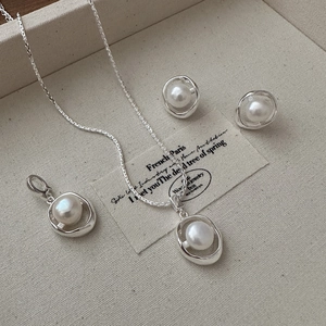 Elegant S925 sterling silver pearl jewelry set with necklace and earrings in french style