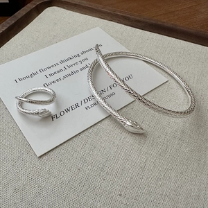 S925 Sterlingsilber Schlangenring und Armband Set mit detaillierter Schuppentextur