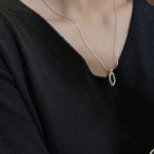 Minimalist S925 sterling silver necklace with a black oval agate pendant on a model
