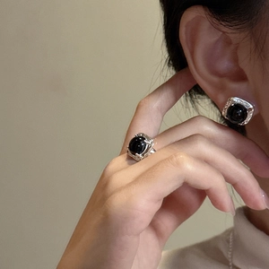 S925 silver ring and earrings set featuring black agate with hammered metal texture