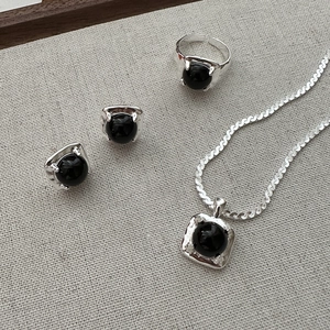 Minimalist S925 sterling silver jewelry set featuring black onyx ring, studs and necklace