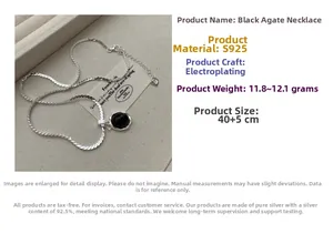 Détail de la chaîne serpent en argent S925 avec pendentif en agate noire, mesure 40+5cm