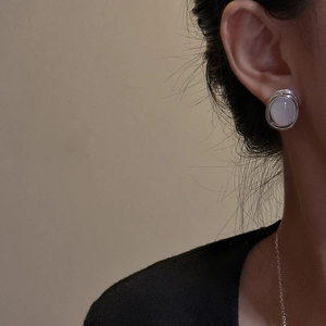 S925 sterling silver multi-layered hoop earrings with round agate stone on female model