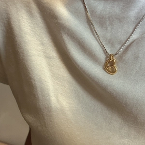 Elegant gold heart pendant necklace with intertwined double loop minimalist design