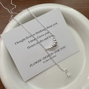 Collier croissant en argent sterling S925 avec un petit pendentif en goutte d'eau chic