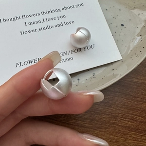 Orecchini a cerchio a sfera in argento sterling S925 minimalisti con finitura opaca