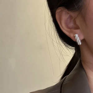 S925 sterling silver braided stud earrings with cubic zirconia on female model