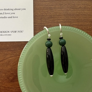 Elegant S925 silver long drop earrings with dark green beads and black resin pendants