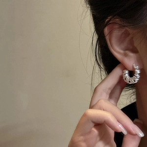 Boucles d'oreilles spirales élégantes en argent sterling S925 avec finition mate polie
