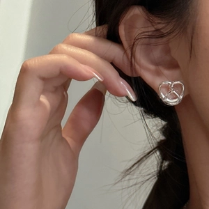 Polished S925 silver pretzel knot earrings in a minimalist and elegant jewelry style