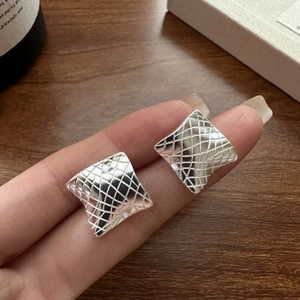 Orecchini a Bottone in Argento Sterling S925 Quadrato Minimalista Texture Trapuntata Gioielli Geometrici per Donna
