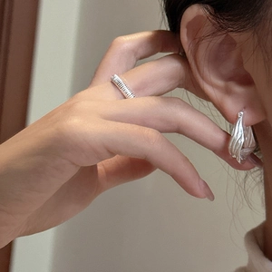 Textured S925 sterling silver hoop earrings and ring set with minimalist wavy design