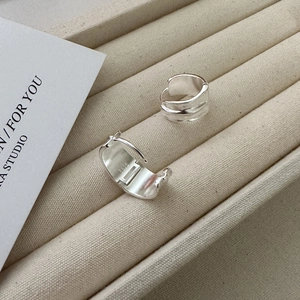 Minimalist S925 sterling silver hoop earrings with a textured hammer finish