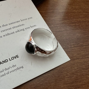 S925 Sterling Silber Ring mit Hammerschlag-Textur und schwarzem Achat, offen verstellbar