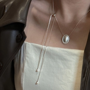 Collana a Y regolabile in argento sterling S925 con pendente ovale opaco moderno