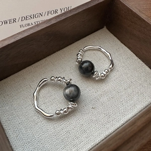 Handcrafted S925 sterling silver beaded ring with grey cat-eye gemstone in wooden box
