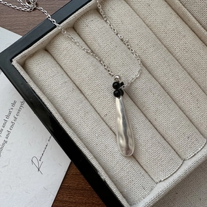 Minimalist S925 sterling silver water drop necklace with irregular hammered metal texture