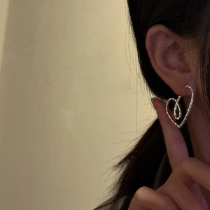 Minimalist S925 sterling silver heart earrings with irregular twisted line design for women