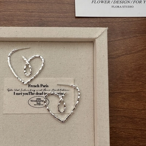 S925 sterling silver heart-shaped hoop earrings with handmade hammered texture design