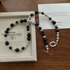 Collier en argent sterling S925 avec perles d'onyx noir et fermoir en T chic
