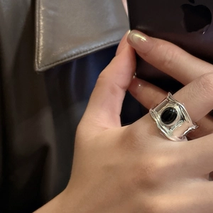S925 sterling silver ring with oval black onyx and unique wavy textured band design